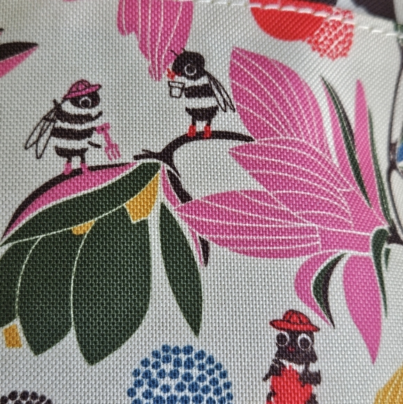 Lily Bloom small crossbody floral with Bees and lots of pockets, never u… - Picture 4 of 10